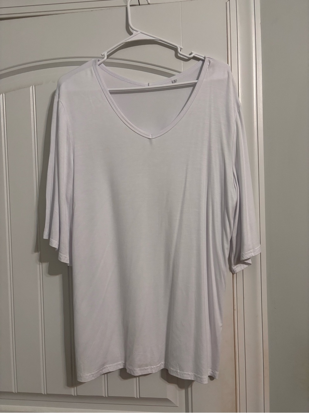 Source Unknown White V-Neck Short Sleeve Tee